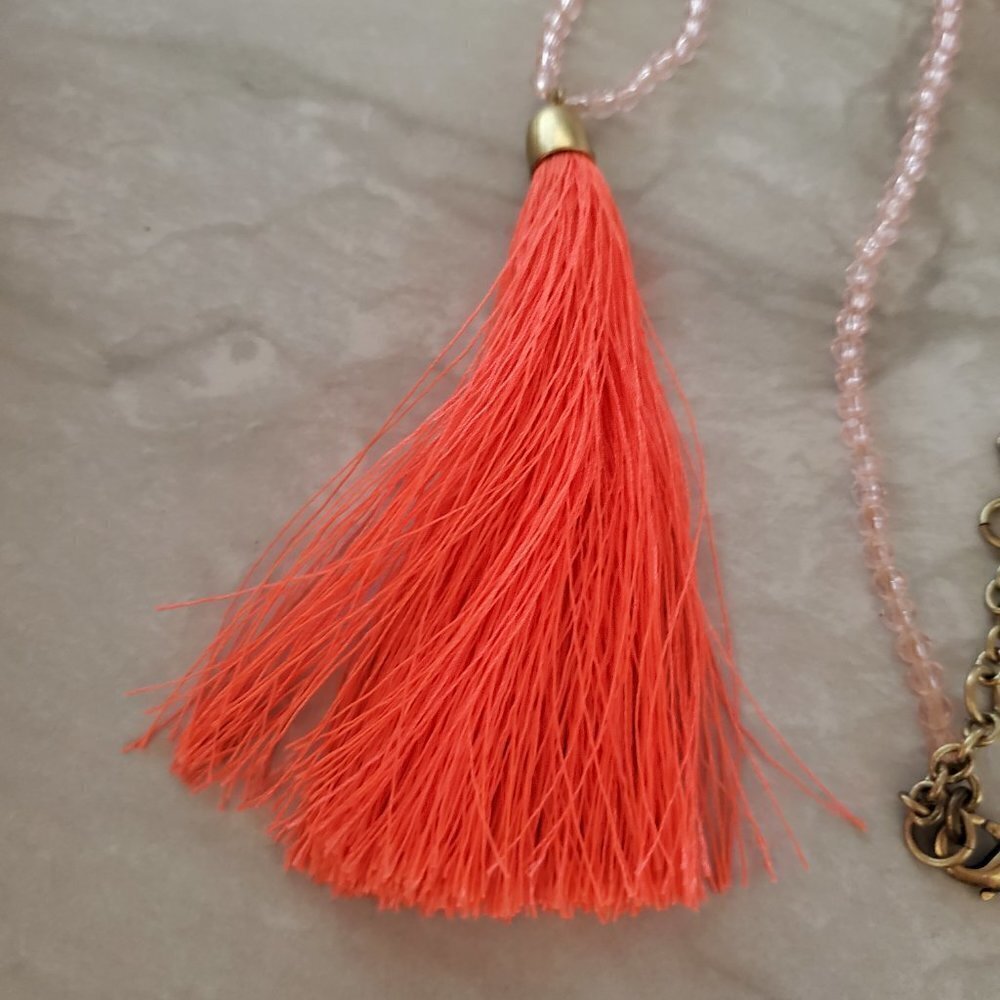 💕 J.Crew Light Pink Bright Beaded Strand Thread Tassel Pendant Necklace 💕 - Picture 2 of 8